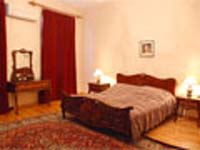 Standard single with city view, private facilities (shower), and breakfast